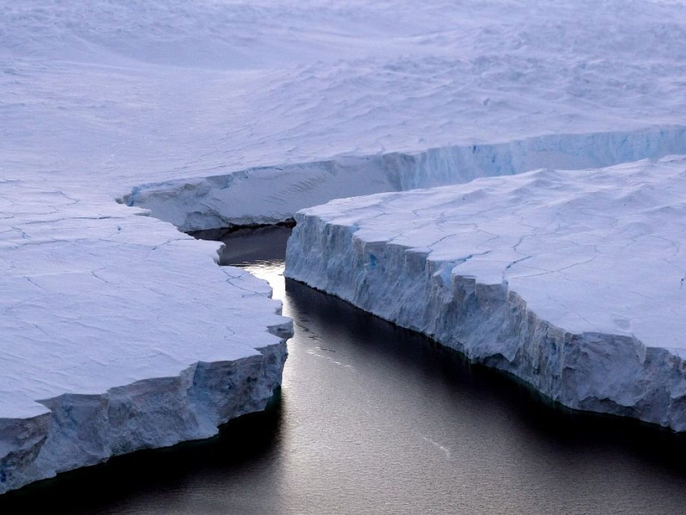 énorme iceberg